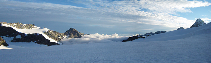 Blick nach Norden vom Glacier du Mt. Mine zum Val... [hikr.org]