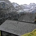 Alphütten am Höhenweg zur Altenalp: Dicht an die steilen Flanken gebaut.