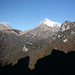 rechts unser 1. Gipfelziel, der Monte Forato, dahinter die Pania della Croce; der Schatten gehört zum Monte Procinto