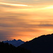 Der feurige Sonnenaufgang im Osten<br />Die Berge am Horizont sind ein Teil der Silvretta