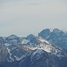 Schüchtern spitzelt der Großvenediger zwischen Gamsjoch und Soiernspitze durch. Rechts die Östliche Karwendelspitze