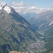 Tiefblick auf Zermatt, links oben das Mettelhorn