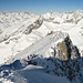 Skidepot wenig unterhalb des Gipfels des Chüebodenhorn 3070m