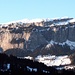 Flimserstein in der Abendsonne - Beleuchtet in der Mitte der Meilerstein, wo der Klettersteig Pinut startet