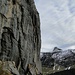 Die imposante Wand der Föhrenkante im Abstieg zur Alp Sämtis.