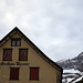 Die (legendäre) Berggastronomie im Alpstein hält Winterruhe. Das einzige Gasthaus im Alpstein, das momentan geöffnet hat, dürfte dasjenige im Hintergrund sein...