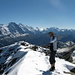 Telefonieren auf dem Gipfel - mit Blick in die Berner 4000er