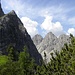 Hohes Törl(2230m)-links und berühmten Drei Zinnen von Lienzer Dolomiten:Kleine(2454m)-und  Grosse Gamswiesenspitze (2486m), Blosskofel(2400m).