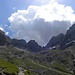 Im Aufstieg zur Karlsbader Hutte,2260m, mit Laserztörl, 2490m, ein bisschen links im Hintergrund