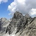 Nochmal wunderschonen Seekofel,2738m-mitte und Wilde Sender,2741m-rechts im Hintergrund, in Lienzer Dolomiten.