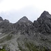 Simonskopf,2687m, im Hintergrund,im Bildmitte zwischen Teplitzer Spitze,2613m-links und Kerschbaumer Törlspitz 2389m-rechts.