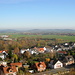 Barsinghausen am Deister. Hinten die kleinen Kuppen von Gehrdener und Benther Berg (173m) - dahinter nur noch flaches Land.