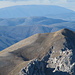 dalla vetta del Pizzo Berro uno sguardo sul Monte Bove nord e sullo sfondo sul Monte Subasio....