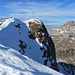 Der jenseits abbrechende Gipfel, rechts die Hochkünzelspitze