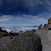 Blick nach Westen beim Abstieg vom Kilimanjaro. Im Hintergrund Mount Meru unser Gipfel zur Akklimatisierung