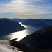 Der Lago di Como spiegelt die zu dieser Jahreszeit tief stehende Sonne