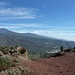 rechts unten Santiago del Teide, links oben der Teide