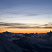 Sonnenuntergang auf der Punta Gnifetti. Auf der Aufnahme sieht man die Silhouetten von Grand Combin (links) und  Matterhorn (rechts).