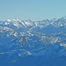 Zoom in die Hohen Tauern zu Großglockner (etwas links der Bildmitte) und Großvenediger (markant, rechte Bildhälfte).