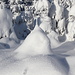Unterwegs zum Pramenáč - Es ist kalt, sehr kalt. <br />Ob ein "Verstecken" unter dem Schnee auch uns helfen würde?;-). <br />Vielleicht ist's tatsächlich "wärmer", die Aussicht ist "oben" aber definitv um einiges besser.