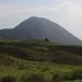 Ausserhalb des Kraterrandes von Pululahua steht der schöne Vulkankegel Cerro la Marca (3083m). Dieser Gipfel ist dem höchsten Kraterrandberg Cerro Sincholagua vorgelagert.