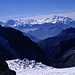 Auf dem oberen Studergletscher. Weit im Süden die Walliser Alpen. Im rechten Teil des Bildes der Nadelgrat.