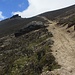 Der breite Weg vom Refugio Guagua Pichincha hinauf zum Kraterrand.