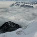 Blick über die steilen Bänder hinab