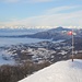 <b>Alpe Caviano (967 m).<br />Mi godo il panorama che ho apprezzato decine e decine di volte: tante sono state le escursioni su questo monte. Rivolgo un pensiero agli amici che oggi stanno lavorando, chi al mercatino natalizio, chi per il master... </b>