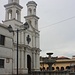 Iglesia Santo Domingo in Latacunga (2760m). Die Stadt wurde zuletzt 1877 nach einem heftigen Ausbruch vom Cotopaxi durch Lahare völlig zerstört. Sie wäre auch heute bei einem Ausbruch vom Cotopaxi verbunden einem raschen Abschmelzen der Eiskappe kaum geschützt.