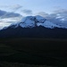 Während der Zufahrt zum Ausgangspunkt für die Bergwanderung beim Cariuaiazo sah ich den Chimborazo zum ersten Mal in seiner vollen Grösse. Aus dieser Perspektive erscheint allerdings sein rechter Vorgipfel Veintimilla (6228m) etwas höher als der Hauptgipfel Máxima (6268m).