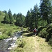 Poi costeggiamo il Crummbach fino a Nideralp