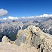 Blick Richtung Nordosten,von Cristallo(3221m, links) bis zum Antelao(3264m, rechts), mit Sextner Dolomiten und Marmarole im Hintergrund.