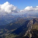 Blick Richtung Nordwesten, ins Val Fiorentina mit wunderschonen Selva di Cadore(und Monte Cernera-rechts im Vordergrund), Sella und Odle-Puez-Geisler Dolomiten im Hintergrund.