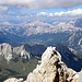 Cortina d'Ampezzo Basin ist mit  Pomanganongrat,Seekofel(2810m), Hohe Gaisl(3146m) und Monte Cristallo(3221m) im Hintergrund nach Norden und La Rocheta nach Suden umgibt.