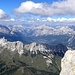Cortina d'Ampezzo, von Monte Pelmo ausgesehen.Im Vordergrund Croda da Lago,Becco di Mezzodi und La Rocheta, Tofana di Mezzo,Seekofel, Hohe Gaisl und Cristallo im Hintergrund.