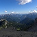 Monte Penna,2196m-links mit Bosconero Gruppe dahinter, und Zoppe di Cadore,1461m-rechts,genau in der Bildmitte.