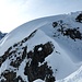 Die Kraxel- und Wühlstelle auf's Gipfelplateau – bei mehr Schnee auch auf Skis zu machen [http://www.hikr.org/gallery/photo709978.html?post_id=46292#1 anscheinend].