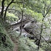 Eine weitere Flußüberquerung auf einer etwas neueren Brücke.
