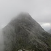Die Cima della Laurasca vom Verbindungsgart mit dem Cimone di Cortechiuso aus gesehen. Der Aufstieg erfolgte vom Grat aus in etwa einer direkten Linie von der Bildmitte zum Gipfel.