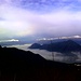 il lago maggiore sotto la nebbia dall'osservatorio