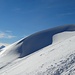 formschöne, vom Wind gestaltete Schneelandschaft 4