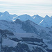 In der Distanz Lauteraarhorn, Schreckhorn, Rosenhorn, Mittelhorn, Wetterhorn, Mönch, Jungfrau und der Eiger