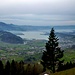 Blick auf den Zürichsee - der Rapperswiler Seedamm ist gut zu erkennen