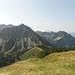 Schau vom Schnippenkopf nach Süden zum Entschenkopf und Rubihorn