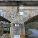 Hochwassermarken an der Bahnbrücke am Hirschgrund, die oberste von 1845/2002