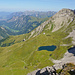 Bereits am Gipfel des Hochrappenkopfes (2.424 m) mit Blick auf Rappensee und Rappenseehütte