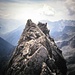 Herrlicher Gipfelgrat - im Vordergrund ist die erste Abseilschlinge sichtbar